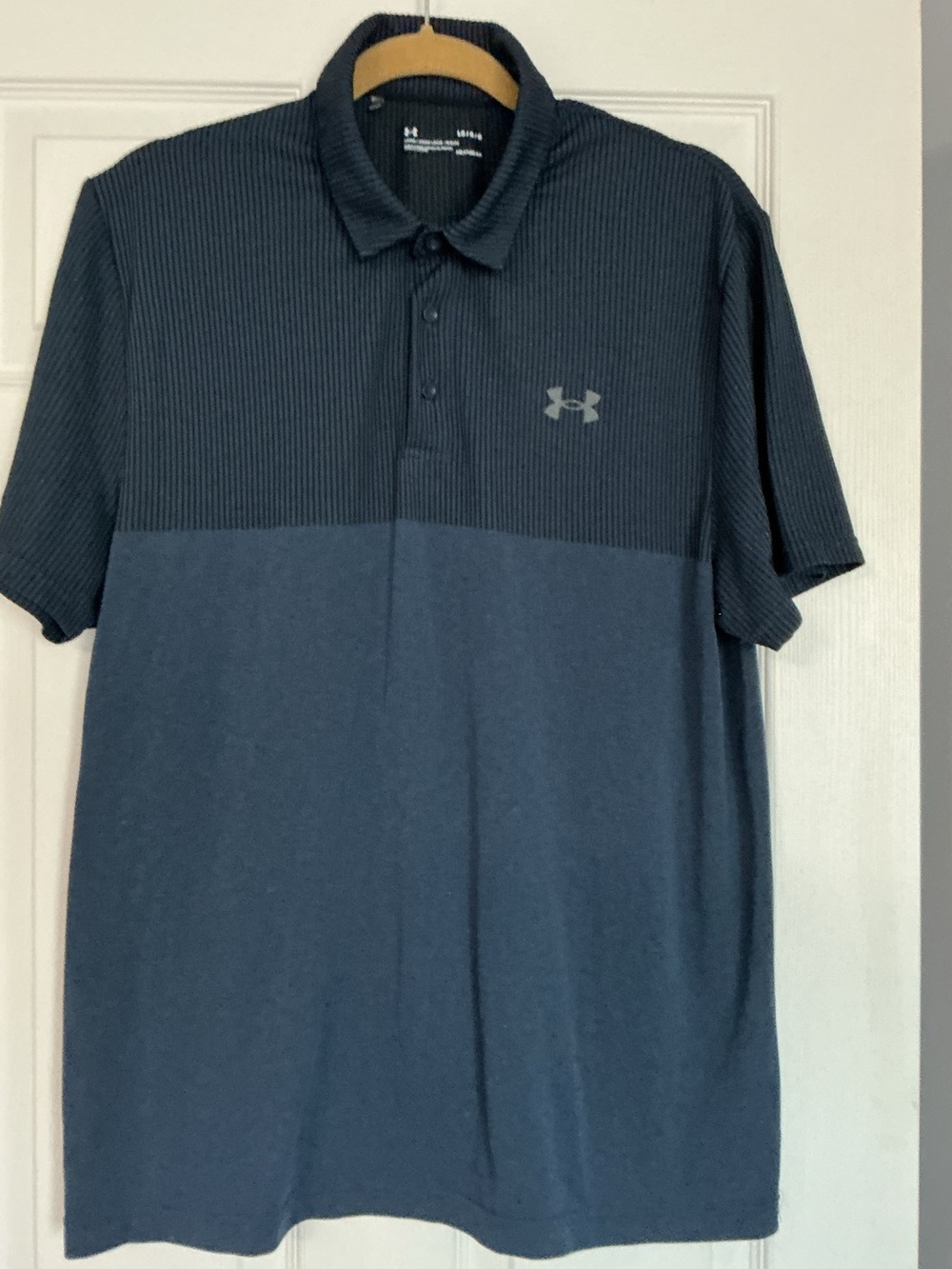 Under Armour Men’sTwo-Tone Navy Performance Fit Heat Gear Logo Polo Golf Shirt L